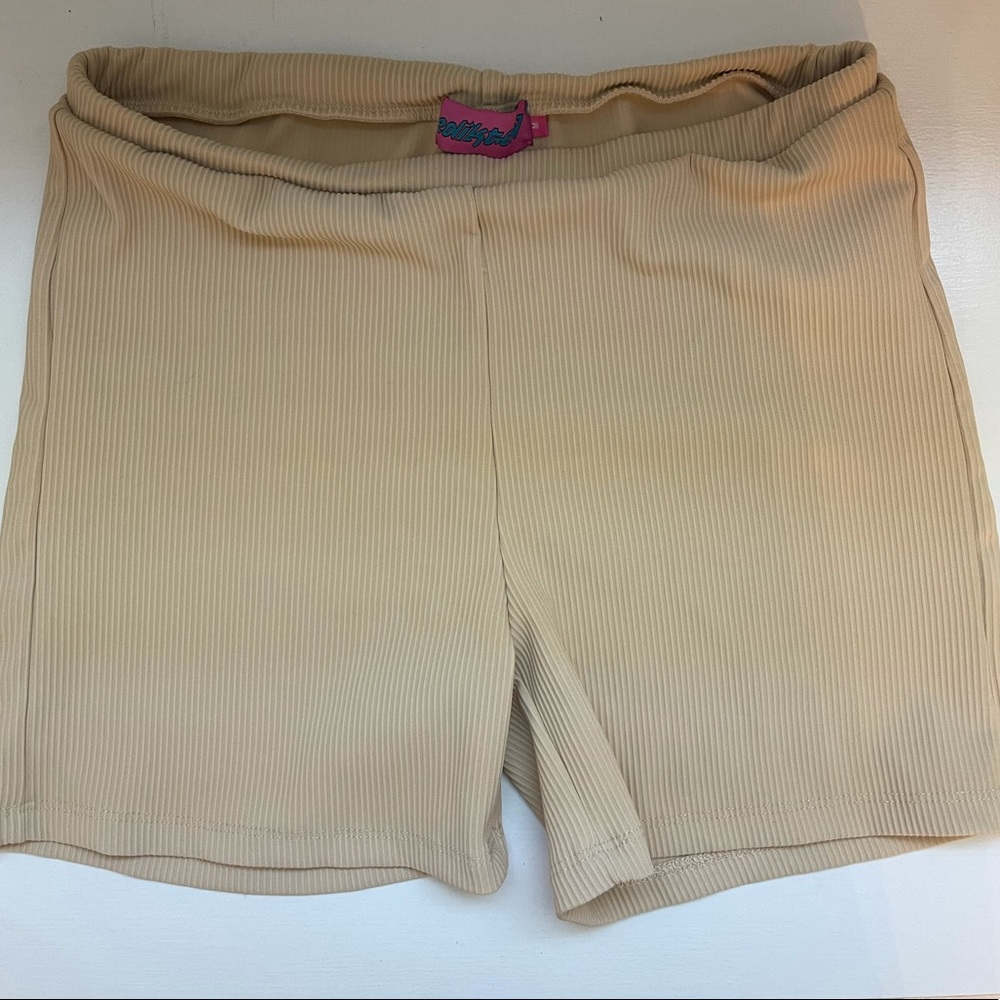EDIKTED Short ribbed biker short